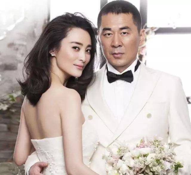 瓊瑤親自為她取藝名！45歲帶「14歲兒子拍大片」被嘲　曾靠美貌迷倒3男人「屢陷插足風波」
