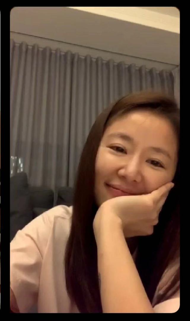 與閨蜜連線直播！林心如感嘆公婆「不能上門看望小海豚」　手滑意外曝光「愛巢內景」：特別溫馨