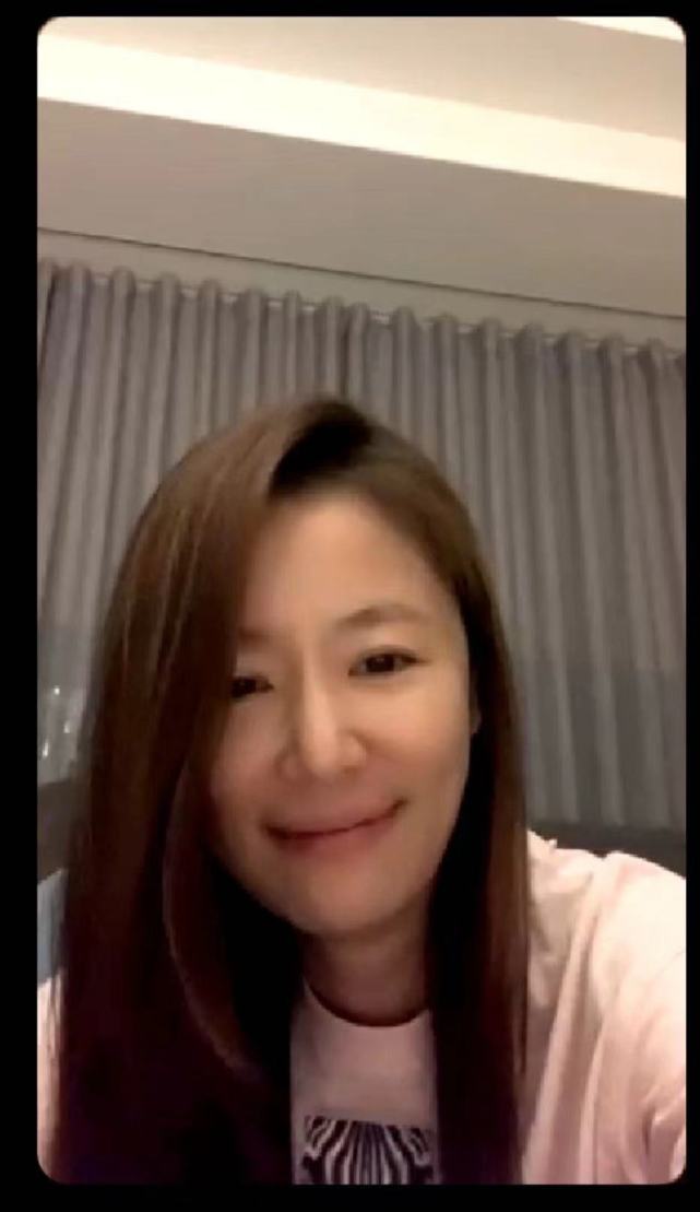 與閨蜜連線直播！林心如感嘆公婆「不能上門看望小海豚」　手滑意外曝光「愛巢內景」：特別溫馨