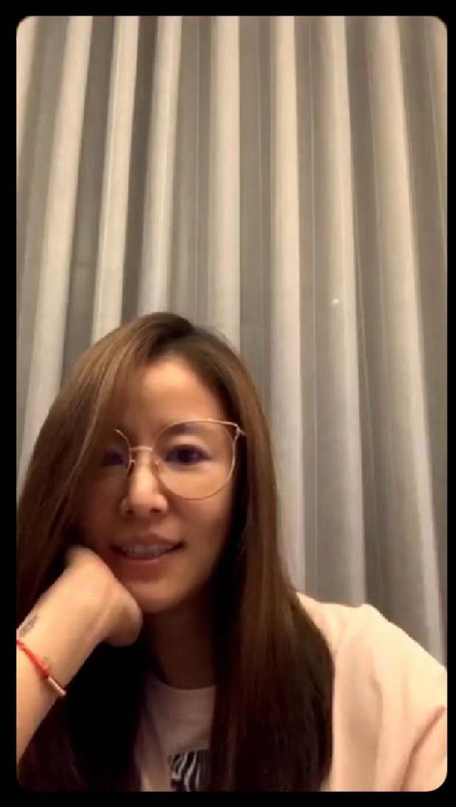 與閨蜜連線直播！林心如感嘆公婆「不能上門看望小海豚」　手滑意外曝光「愛巢內景」：特別溫馨