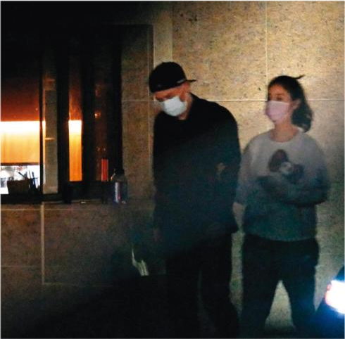 與閨蜜連線直播！林心如感嘆公婆「不能上門看望小海豚」　手滑意外曝光「愛巢內景」：特別溫馨