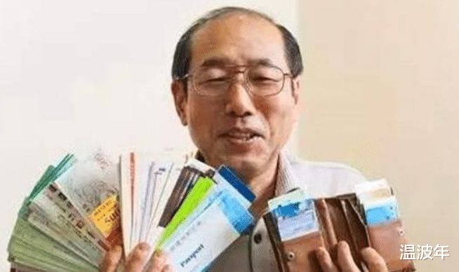 靠優惠券生活的男人！34年來從「不花自己一分錢」　每天「蹭吃蹭喝」家中堆滿贈品