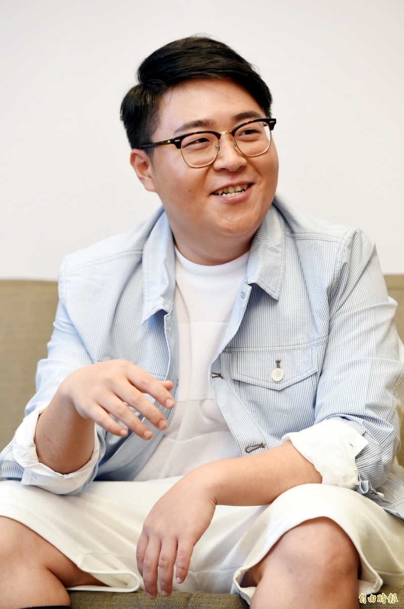 人生倒著走！「4歲爆紅身價千萬」因父母投資失利全敗光　「認命半工半讀」復出近況曝光：現在很知足