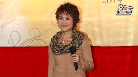 媽媽任務結束！70歲女星認愛「喊話再丟紅色炸彈」　仍活躍歌壇「不排斥姊弟戀」