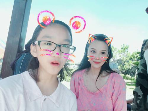 美魔女腫麼了？丁國琳復出「臉雙頰浮腫」觀眾嚇壞　揭苦衷「身體有狀況」笑喊：還是有小25歲鮮肉追我