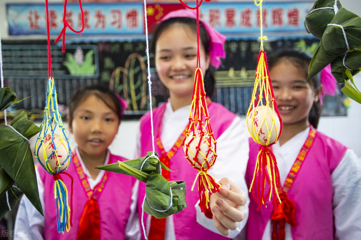 【端午】過節有講究！家長要做「1紅2白」給小孩吃　寓意避五毒能平安過苦夏