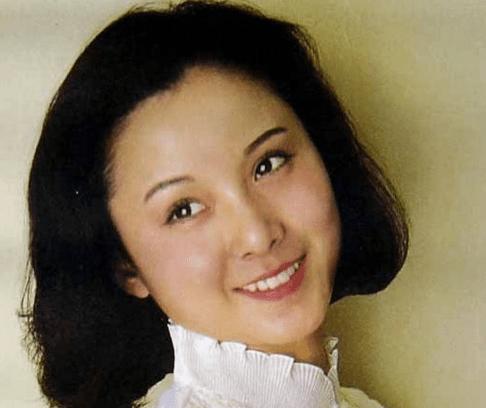 被丈夫寵愛23年！「從未做過家務」連內衣都是丈夫洗 　丈夫被關後「她為夫還債3000萬」 