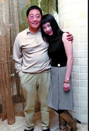 被丈夫寵愛23年！「從未做過家務」連內衣都是丈夫洗 　丈夫被關後「她為夫還債3000萬」 