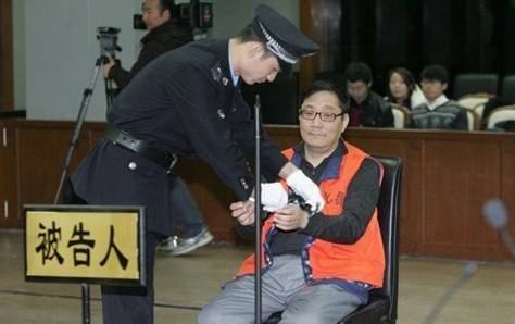 被丈夫寵愛23年！「從未做過家務」連內衣都是丈夫洗 　丈夫被關後「她為夫還債3000萬」 