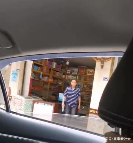 瞞父母開車7小時回家！遠嫁女兒「假裝路人」買水　店主爸上前「看清顧客」後反應惹哭全網