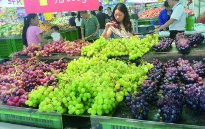 6歲孩子偷吃3顆葡萄！被店員大聲「指責沒教養」　寶媽的話卻「讓店員很尷尬」
