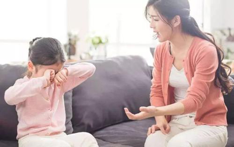 6歲孩子偷吃3顆葡萄！被店員大聲「指責沒教養」　寶媽的話卻「讓店員很尷尬」