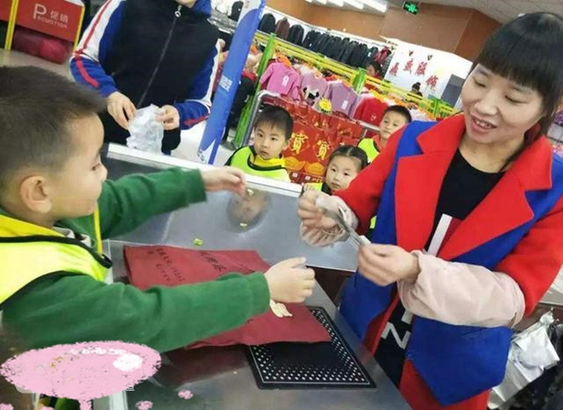 6歲孩子偷吃3顆葡萄！被店員大聲「指責沒教養」　寶媽的話卻「讓店員很尷尬」