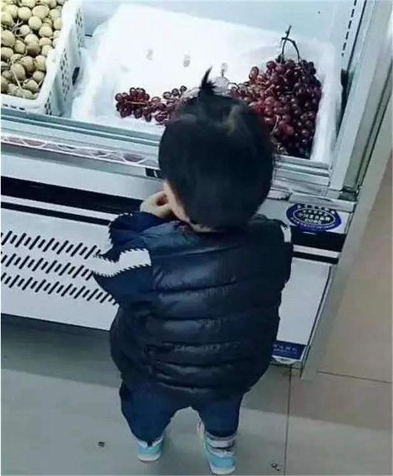 6歲孩子偷吃3顆葡萄！被店員大聲「指責沒教養」　寶媽的話卻「讓店員很尷尬」