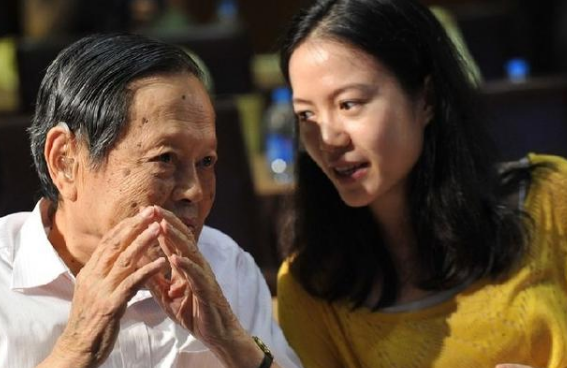 差54歲爺孫戀還是錯付了？楊振寧公開遺囑「把財產都留給子女」　給嫩妻的「只是同意改嫁」