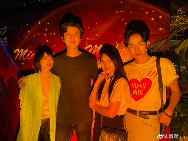兒留美一年沒見！伊能靜淚崩「怨時差耽誤母子情」不捨告白逼哭全網　「一見面就黏緊緊」差30歲合照像姐弟