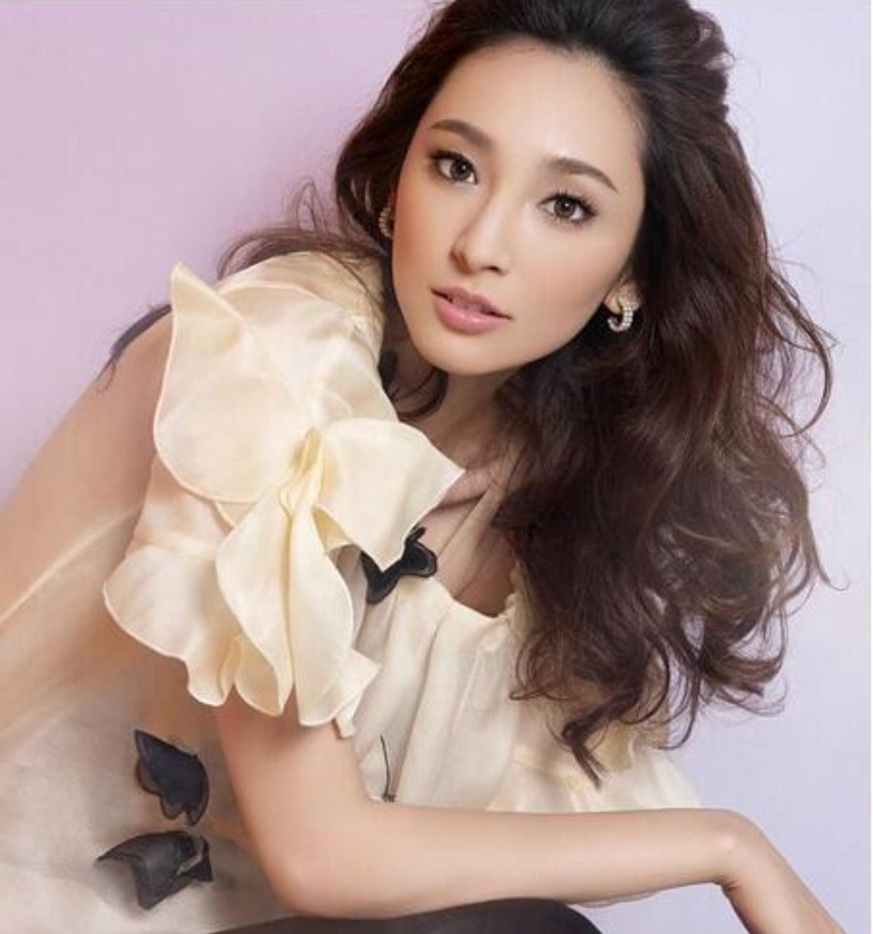 5年生4胎男友仍不娶她！被嘲豪門夢碎也不在意　省錢「連保鏢都不雇了」網：反倒救了她？