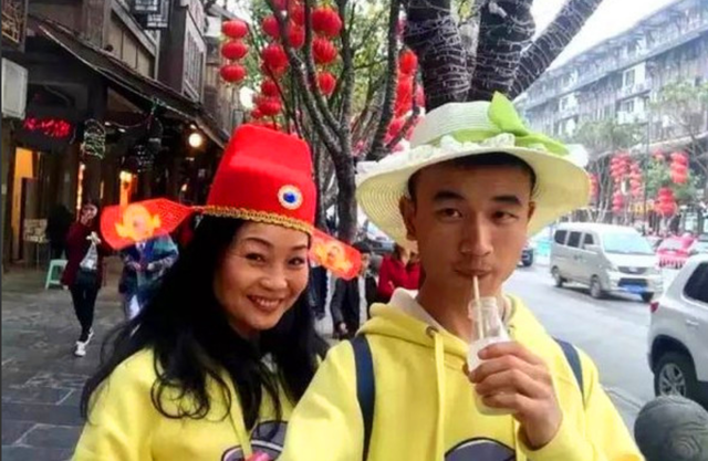 2個月便閃婚！23歲小夥與46歲阿姨相戀　5年過去「仍恩愛如初」保鮮有秘訣