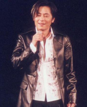 曾紅過四大天王！被妻拋棄「窮到和女兒吃一個蛋」     兒子「不識自己」13年後他現狀如何？