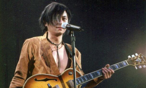 曾紅過四大天王！被妻拋棄「窮到和女兒吃一個蛋」     兒子「不識自己」13年後他現狀如何？