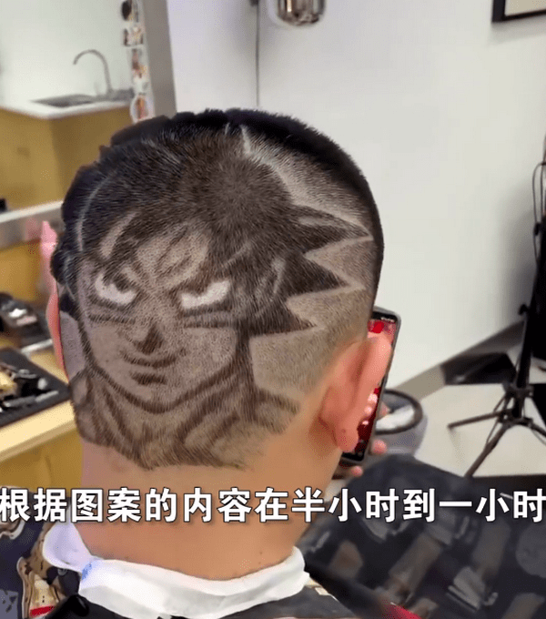 高手在民間！創意理髮老師「顧客頭上作畫」走紅　超喜感「熊貓頭表情包」圖案網笑：真的不會挨揍嗎？