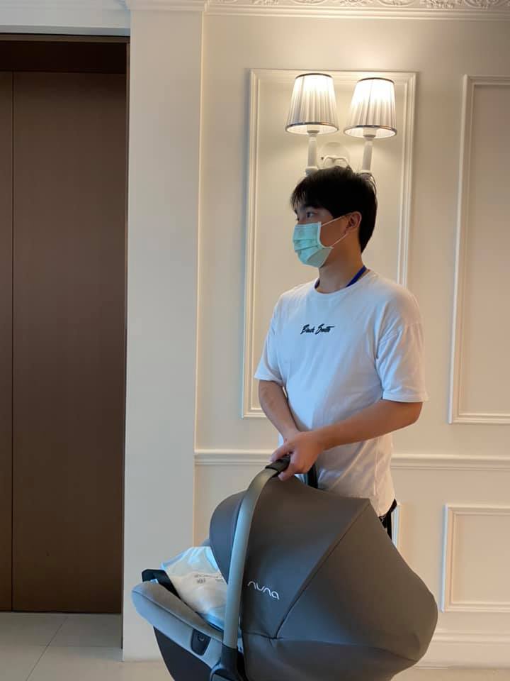 阿卡將滿3個月大！李亮瑾兒子連哭5小時「鄰居都崩潰」夫妻哄到天亮　「兒常吐奶」張峰奇嘆：帶孩子真的好累