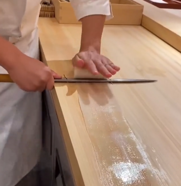 去餐廳面試！他獅子大開口「要求快11萬月薪」　試菜只切蘿蔔「老闆看一眼就喊停」：明天直接上班