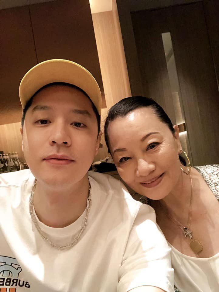 帥氣反轉人生！比莉「遇小三遭動粗」離婚又罹癌　獨立養大3子「69歲談第二春」近況曝光：兒子阻礙我