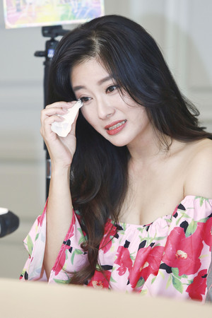 7年夫妻身份大轉變！葉家妤復出曝「與尪私下分工協議」：今他自願主內扛家務　羞認陳宇風「握生第3胎決定權」
