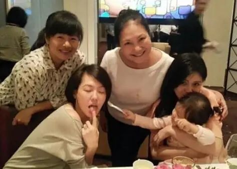 要生四胎？ 小S曬素顏照「稱肚子像懷孕3個月」　連生3女「為求兒子」不惜險試各種偏方