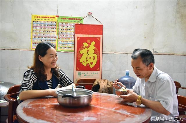 岳父就是我爸爸！孝順女婿「悉心照顧癱床上岳父」長達12年　白天上班「晚上照顧3長輩」甘之如飴