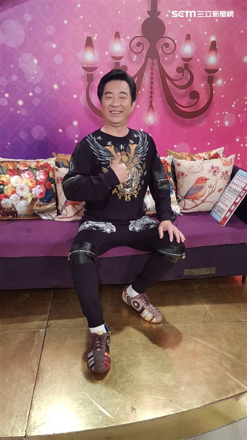 人生順順就好！高群主持《天天開心》爆紅：電視台像第二個家　「65歲淡出近況曝光」把時間拿來陪小20歲妻