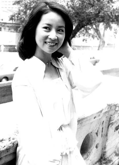 感情生變？成龍退出妻子所在公司「曾冷落林鳳嬌20年」　她擊敗鄧麗君「逼退吳綺莉」獲20億遺產