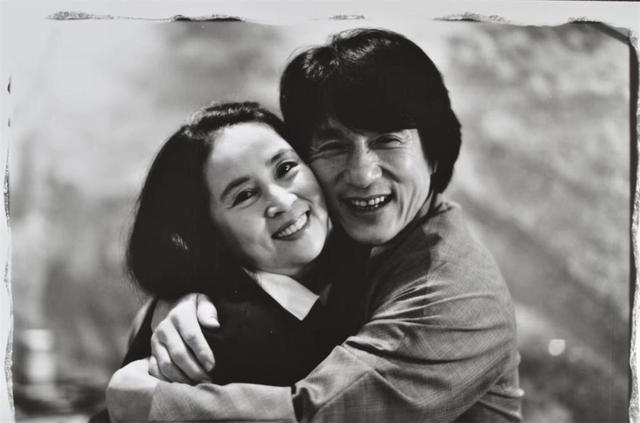感情生變？成龍退出妻子所在公司「曾冷落林鳳嬌20年」　她擊敗鄧麗君「逼退吳綺莉」獲20億遺產