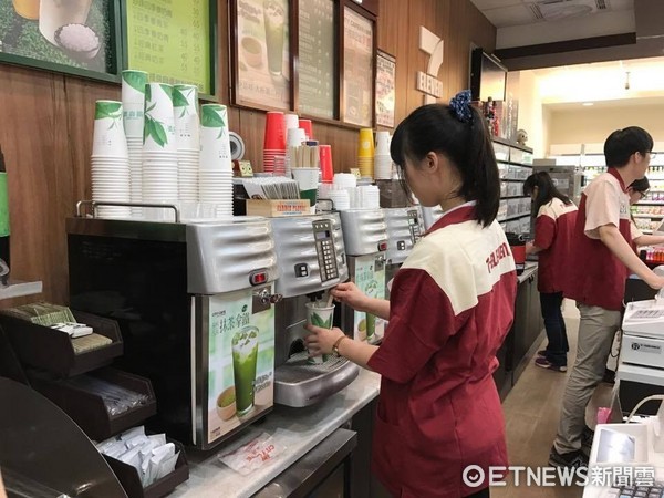太忙出錯餐！早餐店工讀妹「被奧客公審」：沒前途才在這　她保持笑容「轉身默默反擊」太強了