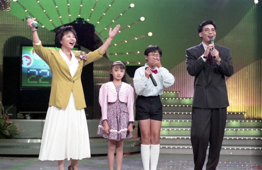 就像大家媽媽一樣！《五燈獎》女主持事業當紅「為孩子移民美國」　廖偉凡憶「沒錢買房子」是她伸援手：永生難忘