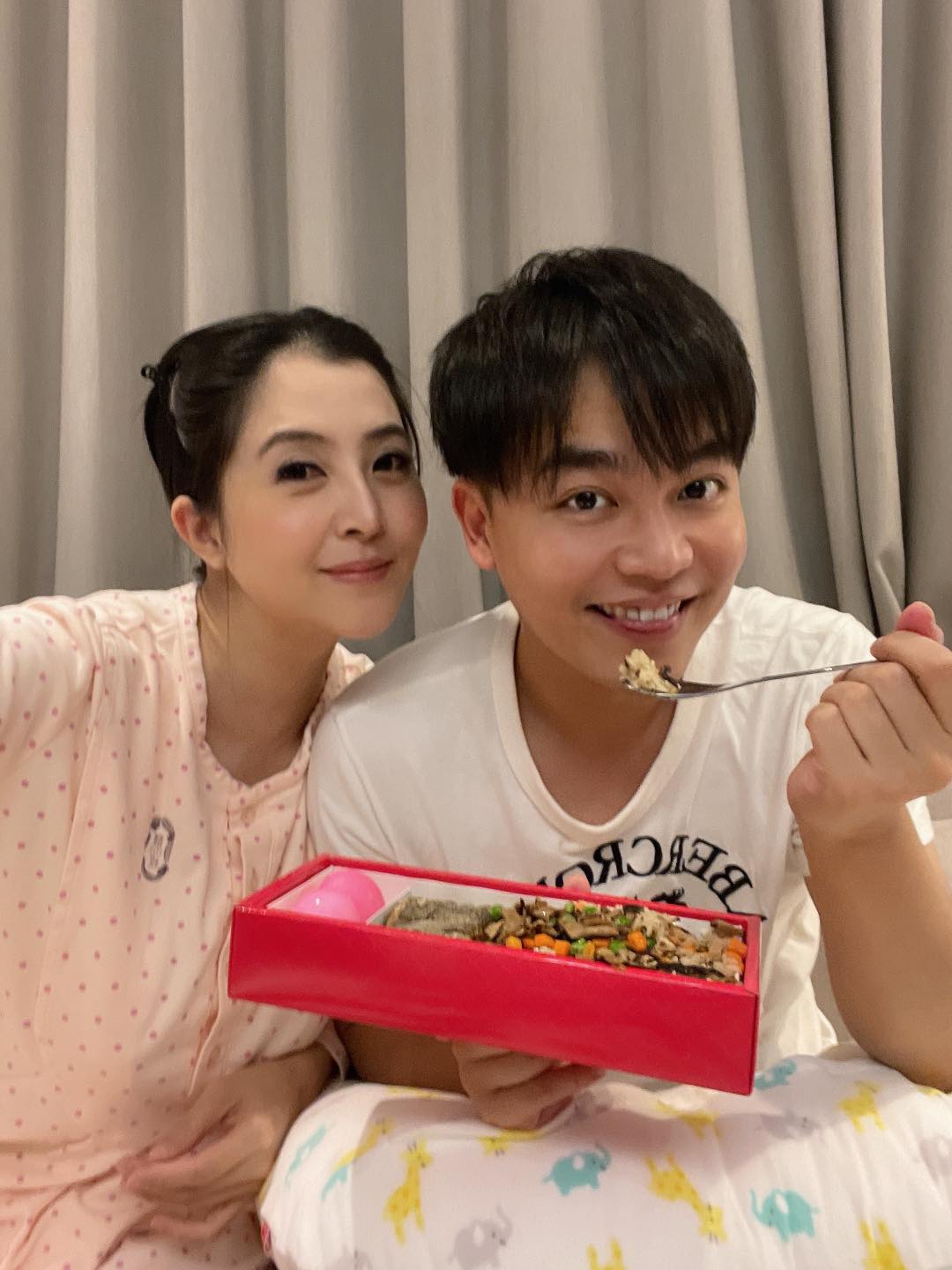 因好動兒看穿張峰奇！李亮瑾傳「下巴被兒子踢傷照」求尪關心　「下秒見回應氣到公開對話」：我當媽容易嗎