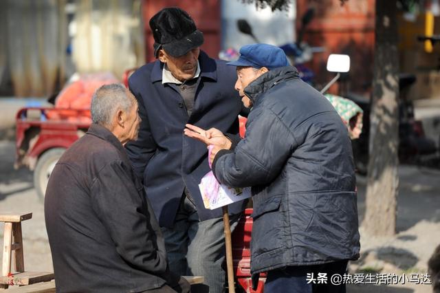 終於能好好維繫！71歲爺爺退休後「到處拜訪親友串門子」　久而久之「問題卻變得更多」嘆：晚年該學著獨處