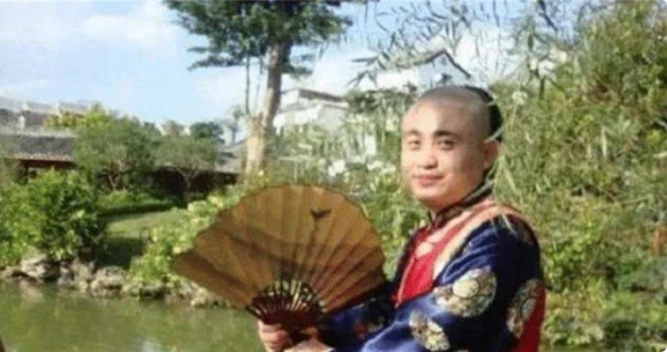 沉迷阿哥​夢！慈禧後人「上相親節目」為自己選妃　還要求「觀眾下跪」網：他的一生更荒唐