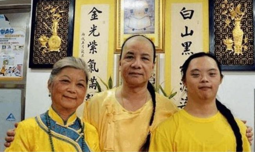 沉迷阿哥​夢！慈禧後人「上相親節目」為自己選妃　還要求「觀眾下跪」網：他的一生更荒唐
