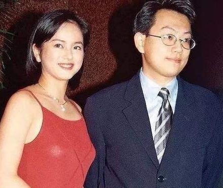 需求異於常人？22歲被豪門丈夫控訴「對私生活苛索無度」　離婚身敗名裂做售樓小姐：很感謝他