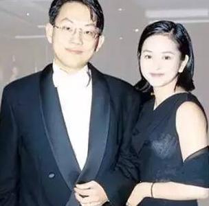 需求異於常人？22歲被豪門丈夫控訴「對私生活苛索無度」　離婚身敗名裂做售樓小姐：很感謝他