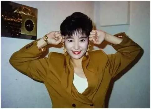 曾是張國榮初戀！17歲被渣男騙當小三「未婚生2子」又被棄　56歲放下怨恨仍單身