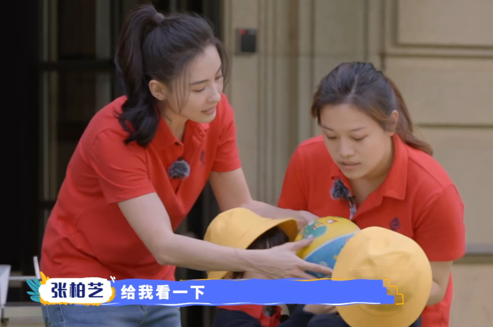 小朋友爭玩具！張柏芝用小技巧「成功拿下」孩子　機智「化解矛盾」被狂讚：完勝專業老師