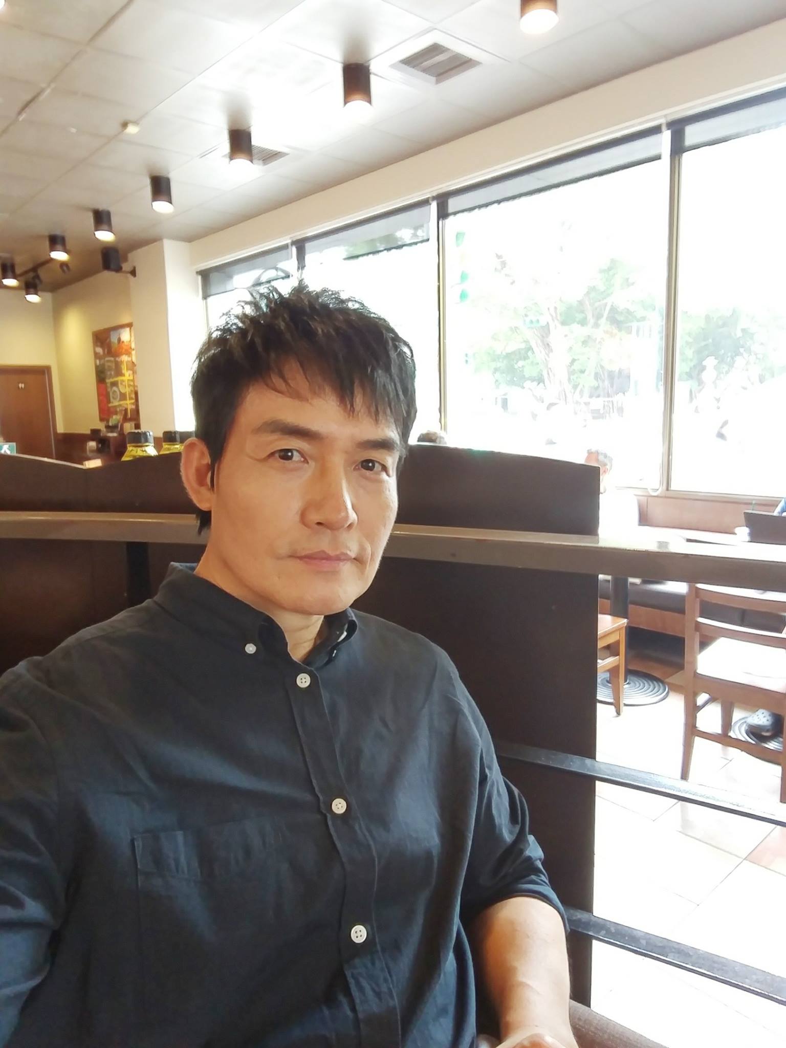 演藝圈的清流！56歲戲劇小生「入行30年不刻意討好」受恩師啟發　「拍完戲人消失」20年經紀人也不知住處