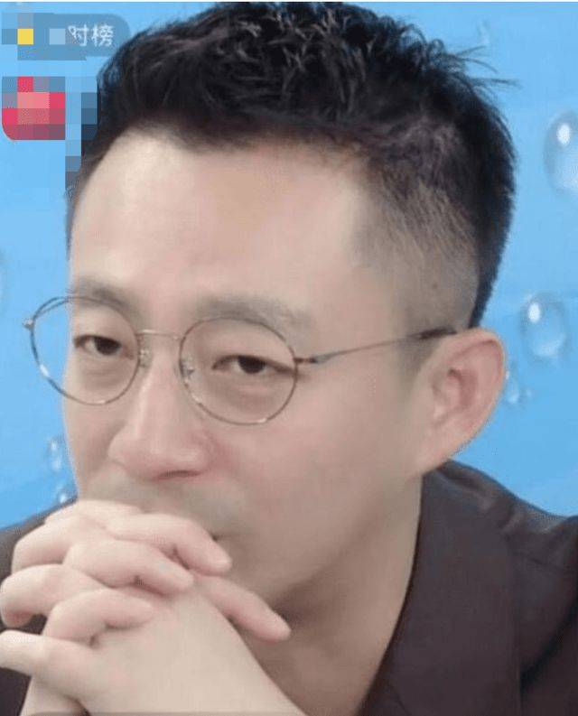 婚變後首露面！汪小菲「提及兒女」落淚痛哭　狀態憔悴「消瘦不少」全程避談大S