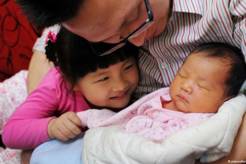婆婆想抱孫！對媳婦放話「生一個就給500萬」再送套房　她淚曝內幕「壓力大到想離婚」：當初就不該嫁