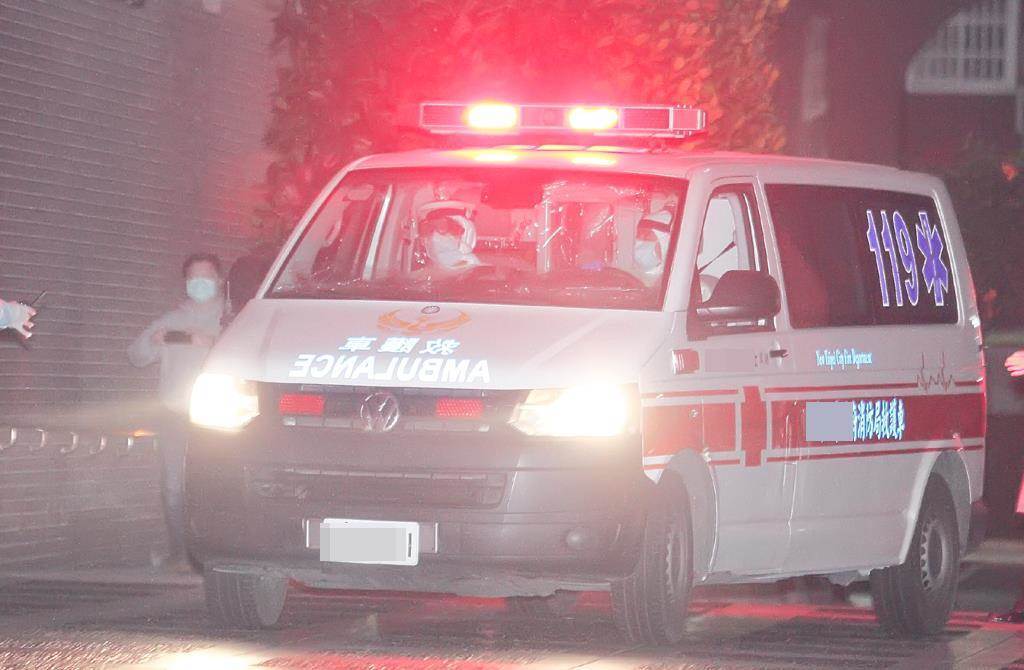 最高級炫富！93歲老富豪「一口氣捐7輛救護車」一台要760萬　「錢就該花在對的地方」霸氣喊：這是報恩