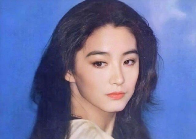 6個月狂瘦11公斤！66歲林青霞笑曝「腰部救生圈」盡消　坦言不怕老「生活有惡習」不要學