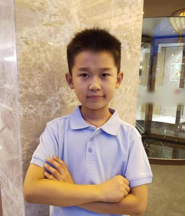 平民小英雄！11歲少年游泳池旁「見3歲童倒栽蔥」立刻跳進池裡　「全程冷靜迅速」成年人都佩服：太帥了